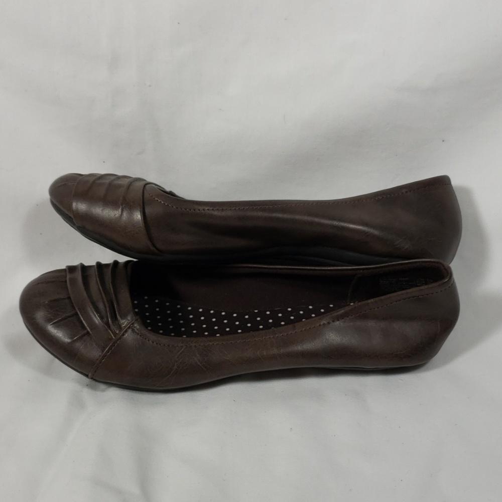Shoes - Picture 2 of 7